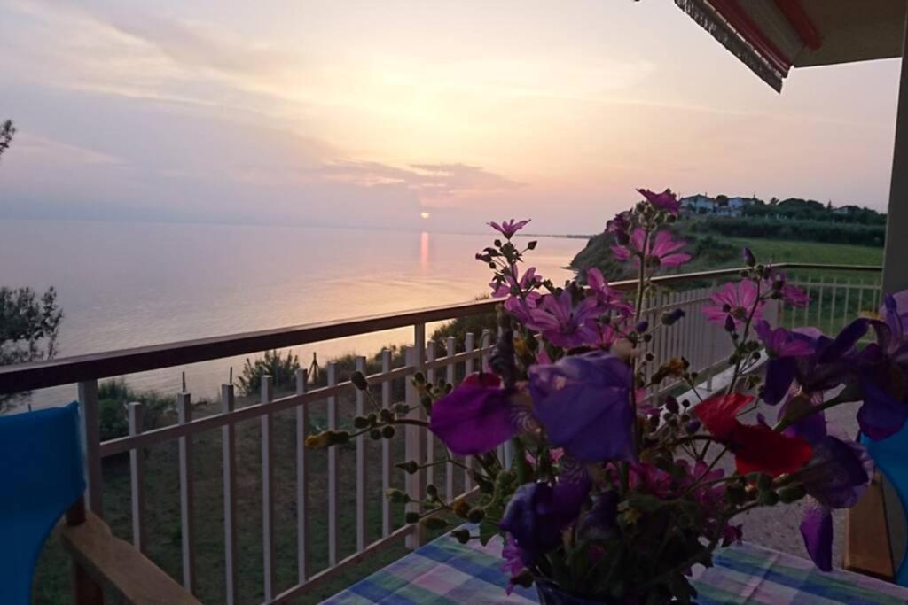 Апартаменты Sunshine House Offering Spectacular Views To Olymp A Неа-Ираклия Экстерьер фото