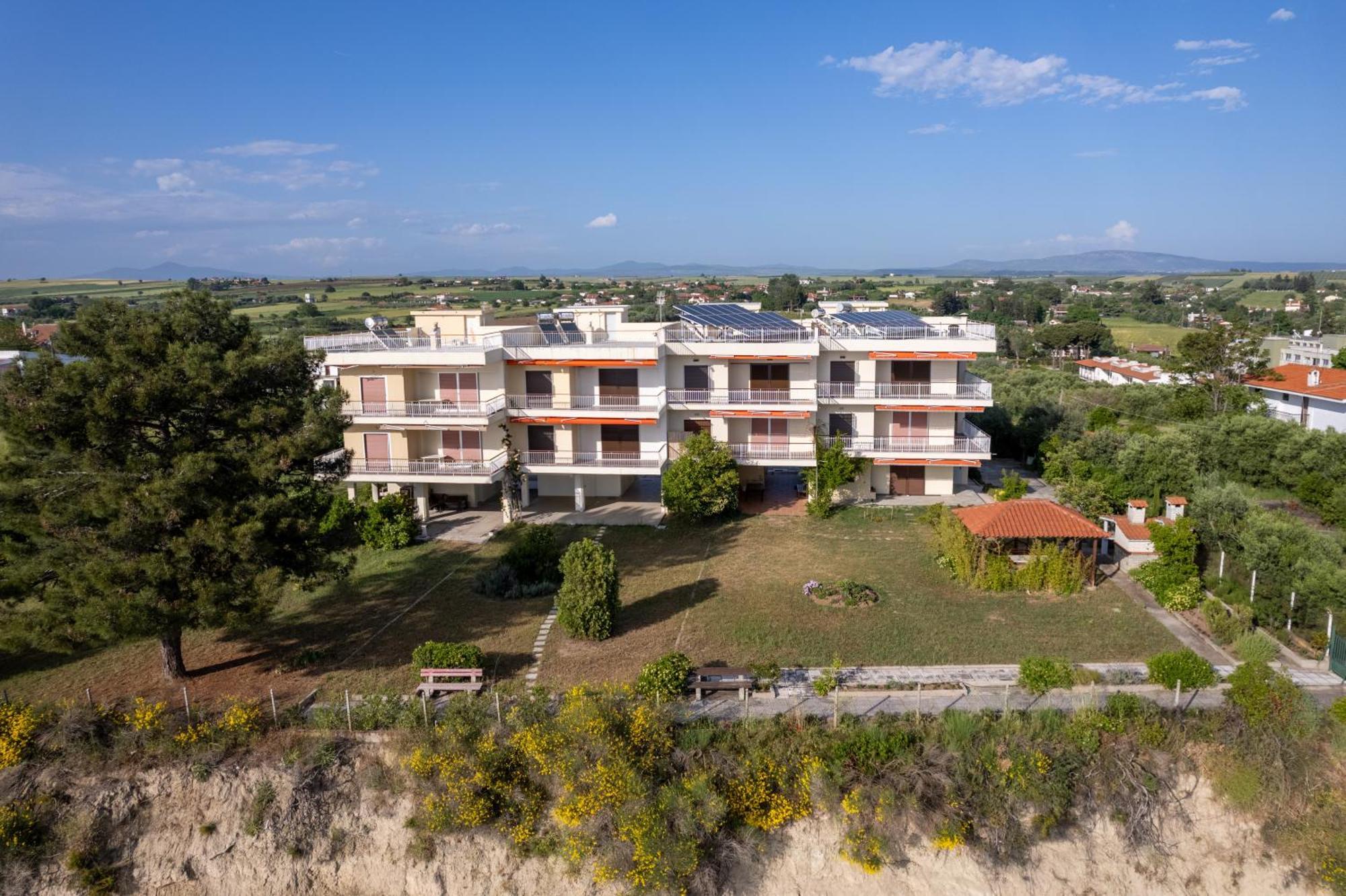 Апартаменты Sunshine House Offering Spectacular Views To Olymp A Неа-Ираклия Экстерьер фото