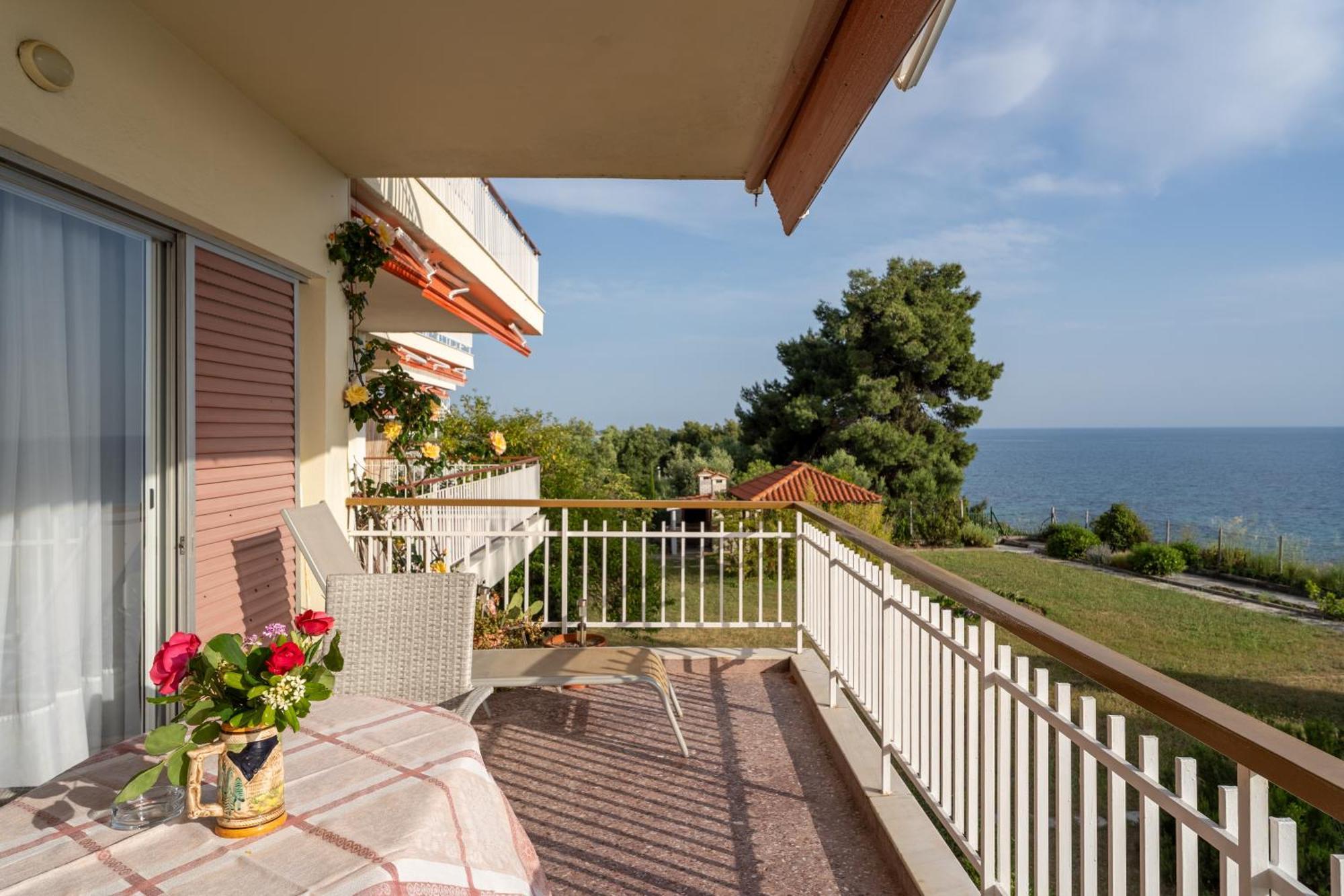 Апартаменты Sunshine House Offering Spectacular Views To Olymp A Неа-Ираклия Экстерьер фото